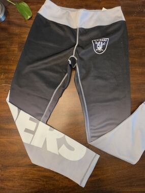 NWT NFL Team Apparel Las Vegas Raiders Women’s Colorblock Leggings